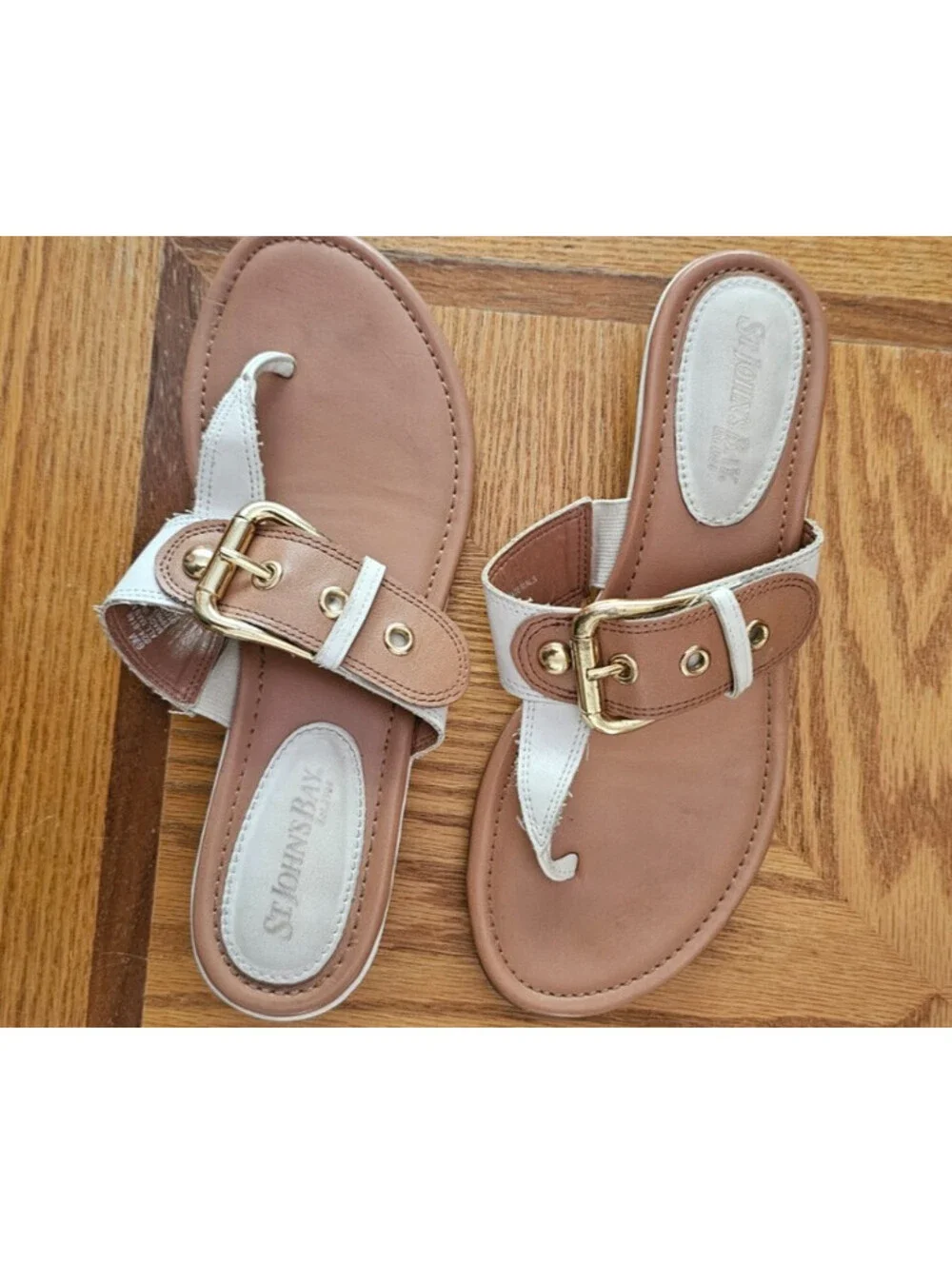 St. John’s Bay Boga White & Cognac Brown Thong Toe Sandals Women's 6.5 M